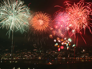 春季熱海海上花火大会